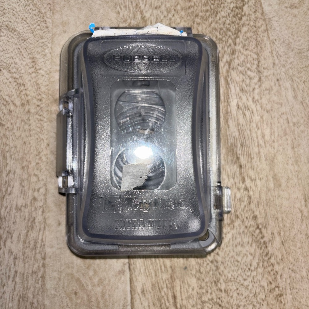 Weatherproof outlet cover